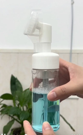 Transparent Bottle 200 Ml Weight 30 gm with Foam Pump With Brush CT06-11