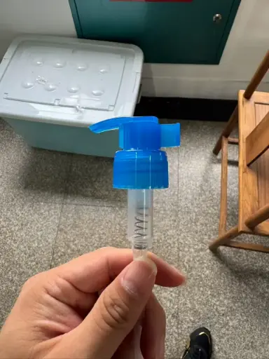 [M0000739] Lotion Pump Half Ripped Size 28 Semi Transparent Blue With Clip Dip Tube 180 MM - Bio Stream